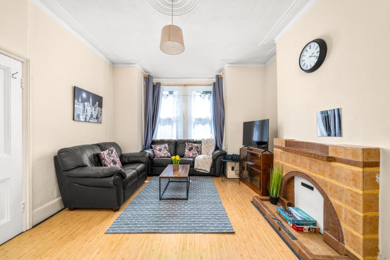 Homely 4-Bedroom Home With 2 Baths & Free Parking London Kültér fotó