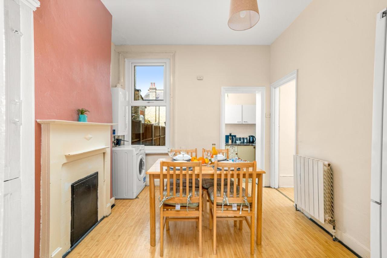 Homely 4-Bedroom Home With 2 Baths & Free Parking London Kültér fotó